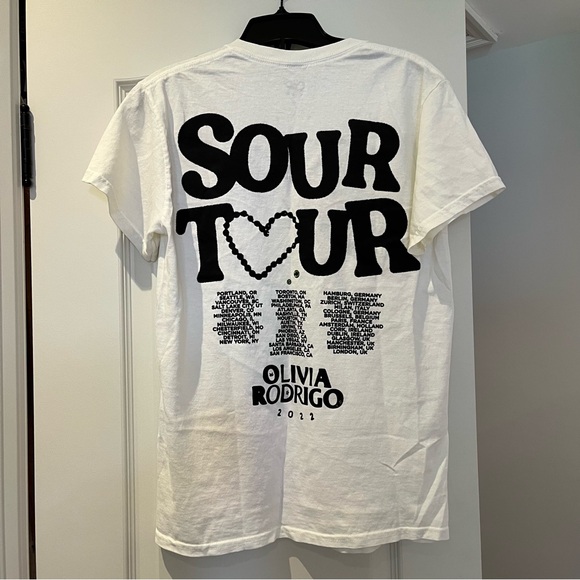 Olivia Rodrigo Sour Tour Pink Butterfly Tee - Picture 2 of 3